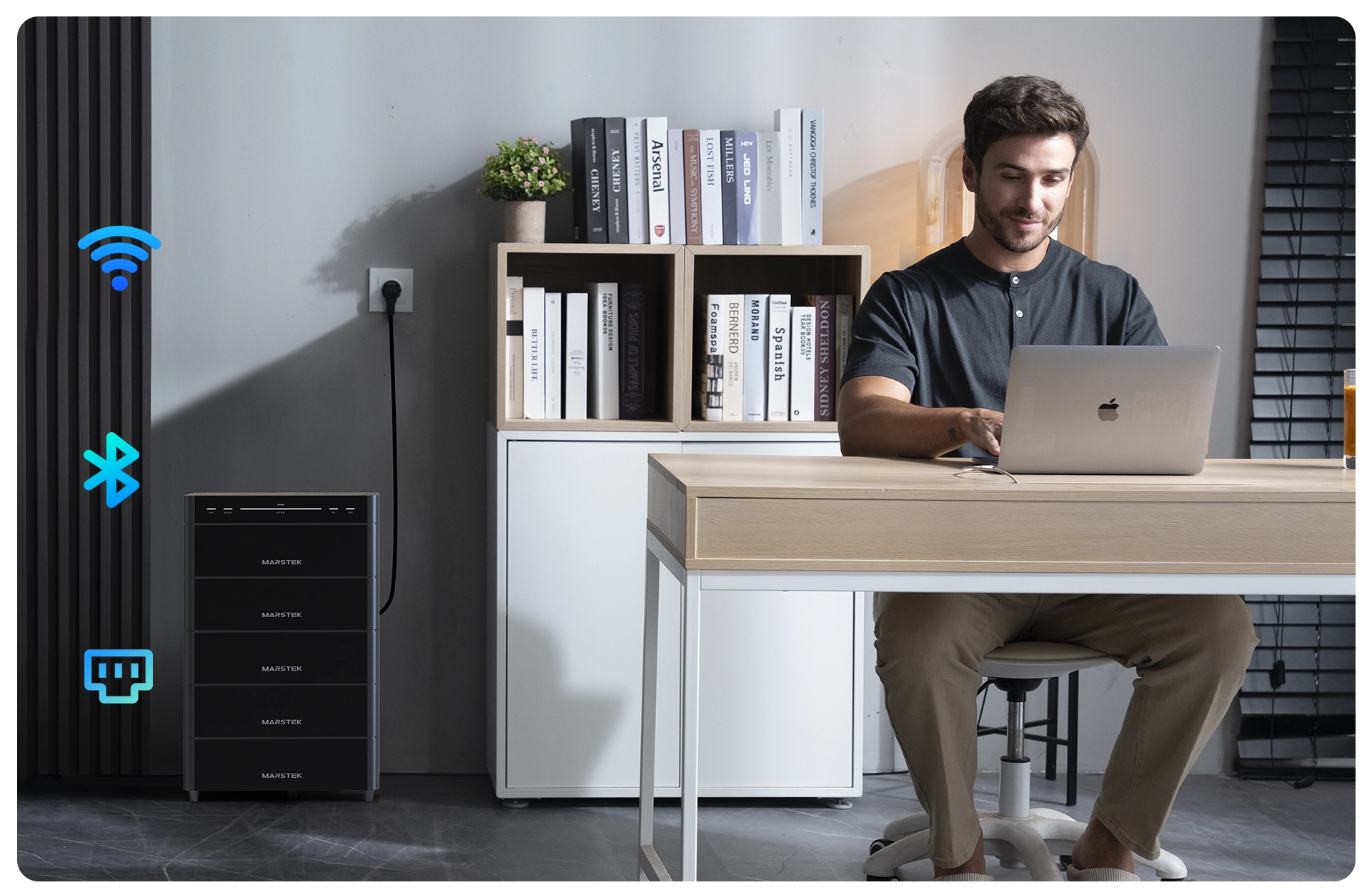 Marstek-Venus-A-Schreibtisch-14-2